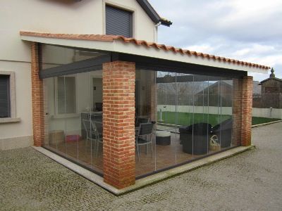 Emek Yapı Tasarım ile kış bahçenizi estetik ve fonksiyonel bir şekilde oluşturun. Dört mevsim doğanın keyfini çıkarabileceğiniz özel tasarımlar ile yaşam alanınızı genişletin! Daha fazla bilgi için Emek Yapı Tasarım ile iletişime geçebilirsiniz.